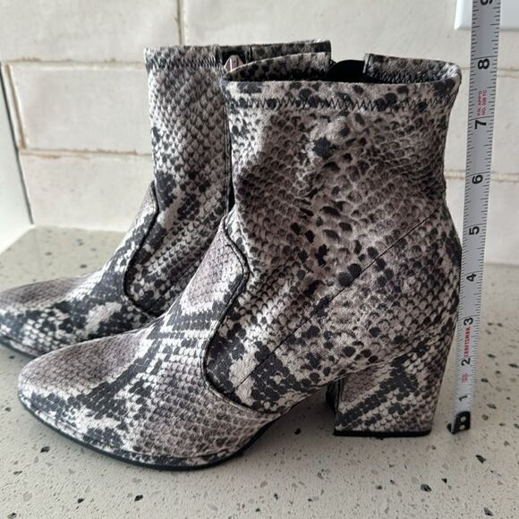 Marc Fisher Leave Women’s Textile Snake Print Ankle Boots Block Heel Zip Size 7M - Picture 7 of 12